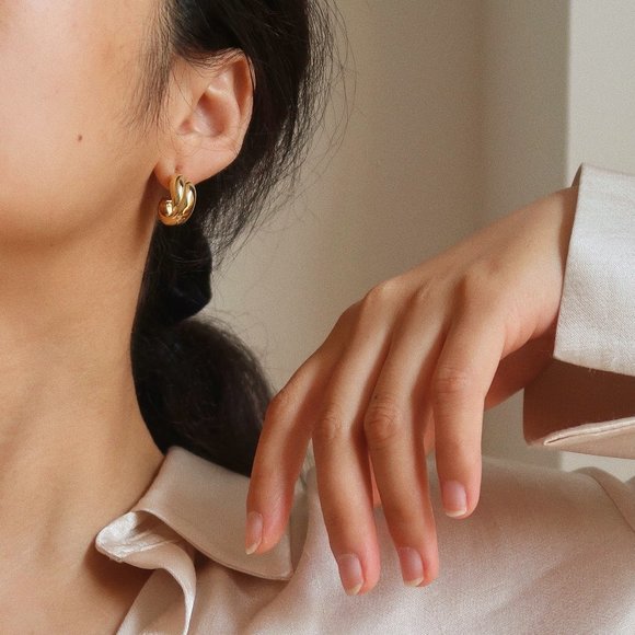 NEW 18K Gold Plated Double Cross Hoop Earrings - Picture 2 of 8